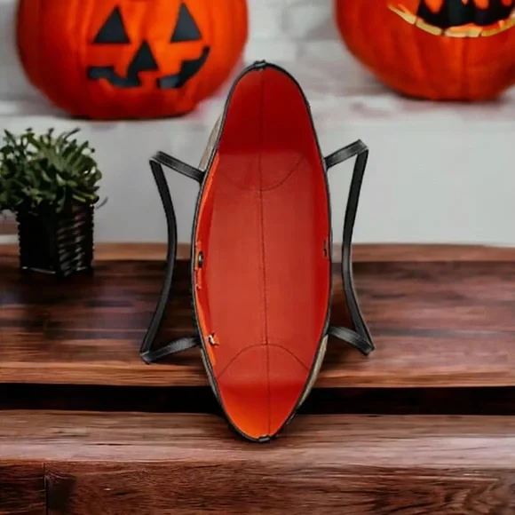 NWT Coach City Tote In Signature Canvas With Halloween Print - Picture 4 of 6